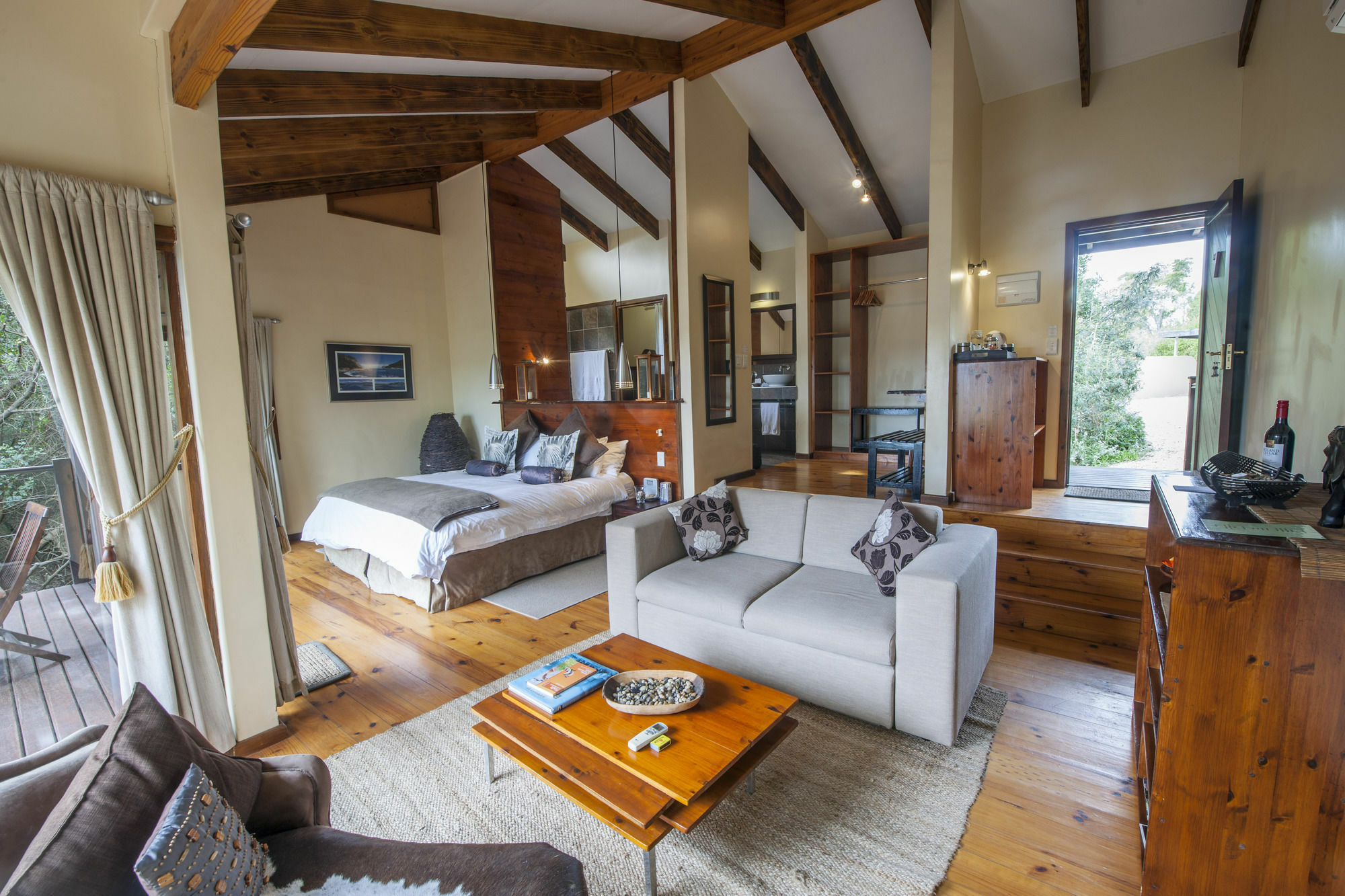 Elephant Hide Of Knysna Guest Lodge Exterior photo